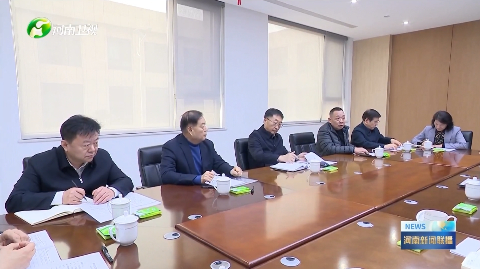 河南卫视新闻联播报道开云线上官网-官网入口集团党委书记、创始人楚金甫参加省委书记刘宁在许昌召开的民营企业座谈会